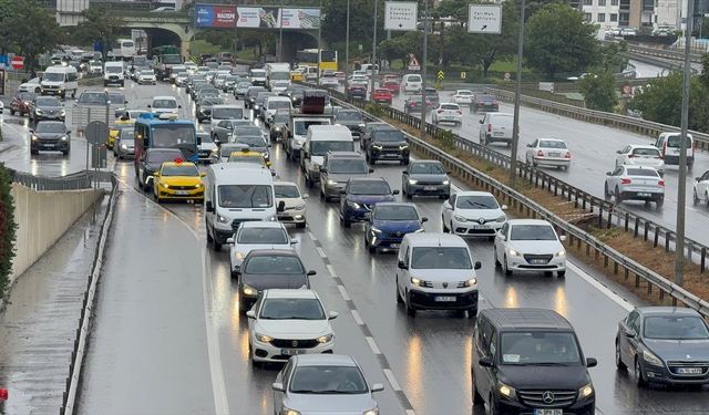 İstanbul'da sabah saatlerinde trafik yoğunluğu arttı