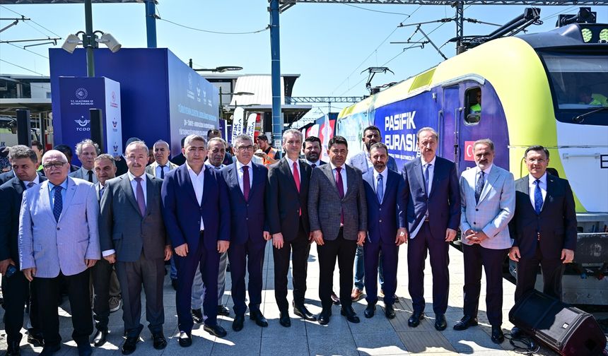 "Orta Koridor" devrede: İlk yük treni Marmaray'da