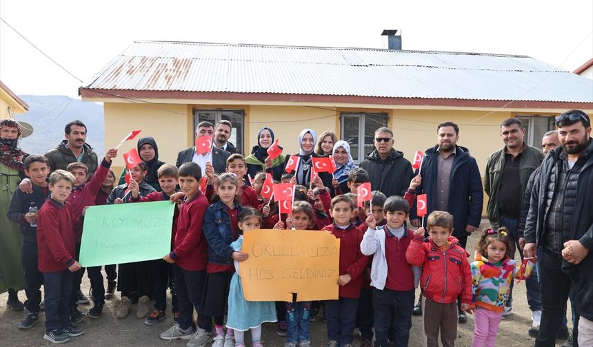 Ağrı'da eğitimine devam edemeyen çocuk okula kazandırıldı