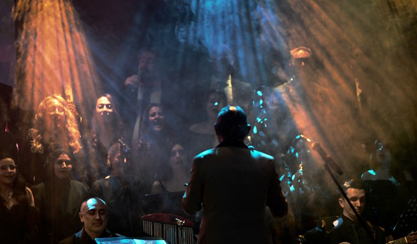 Düzce'de 'Düzce'nin Sesleri Korosu'ndan Öğretmenler Günü konseri