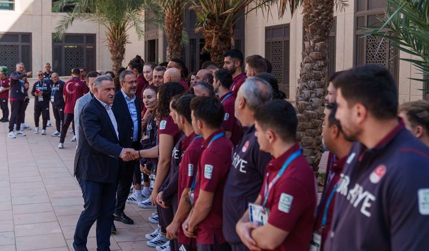 Bakan Bak sporcular köyünü ziyaret etti