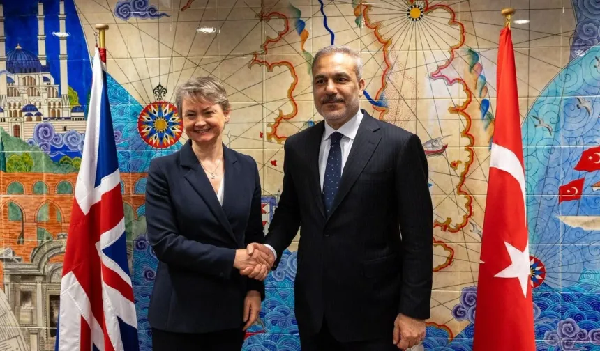 Bakan Fidan İngiliz mevkidaşı Cooper ile Brüksel'de görüştü