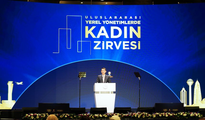 Bakan Kurum Uluslararası Kadın Zirvesi'nde konuştu