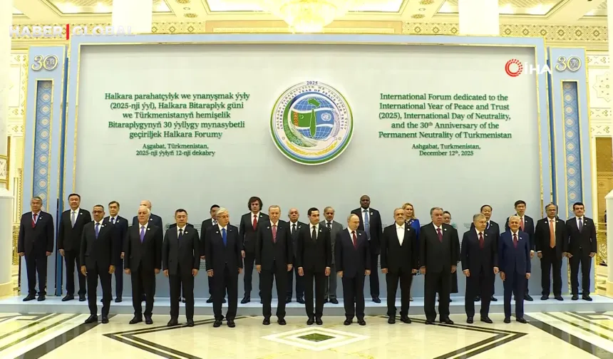 Cumhurbaşkanı Erdoğan Barış Forumu'nda aile fotoğrafı çekimine katıldı