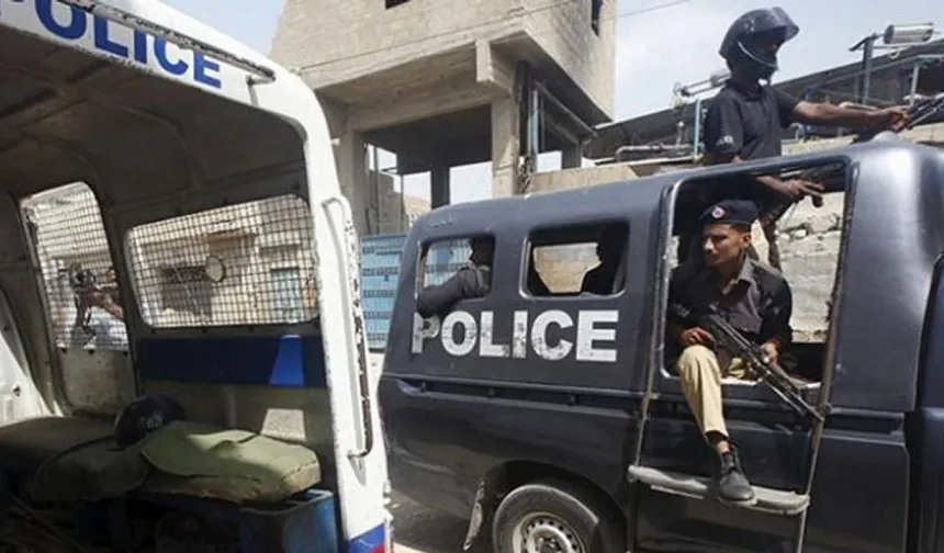 Pakistan'da düzenlenen terör saldırısında 5 polis yaralandı