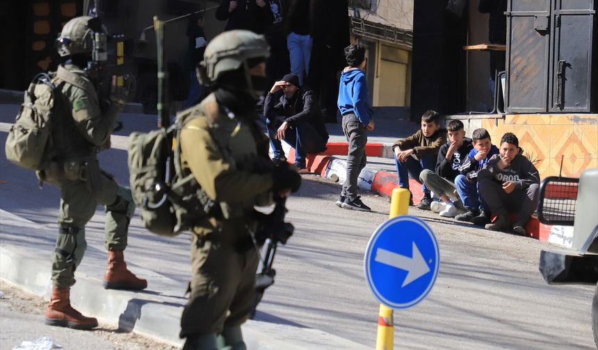 İsrail'in Batı Şeria'da düzenlediği baskınlarda 4 Filistinli yaralandı