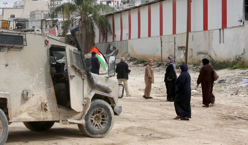 İsrail, Batı Şeria'daki baskınlarda 27 Filistinliyi gözaltına aldı