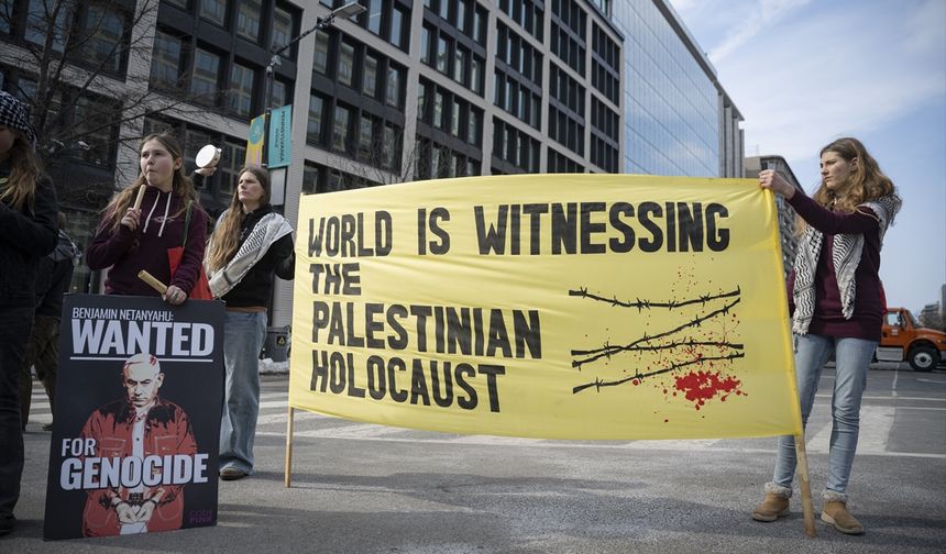 Netanyahu'nun ziyareti Beyaz Saray önünde protesto edildi
