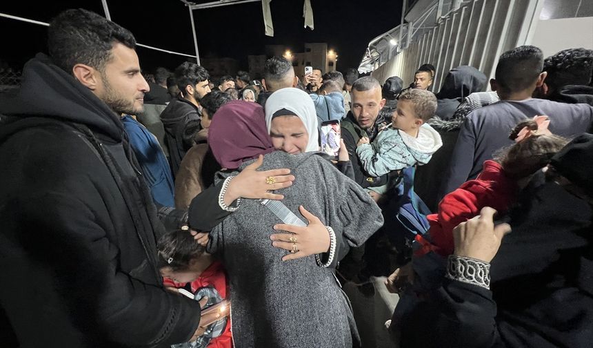 Refah Sınır Kapısı üzerinden Gazze'ye dönen 45 Filistinli ailelerine kavuştu