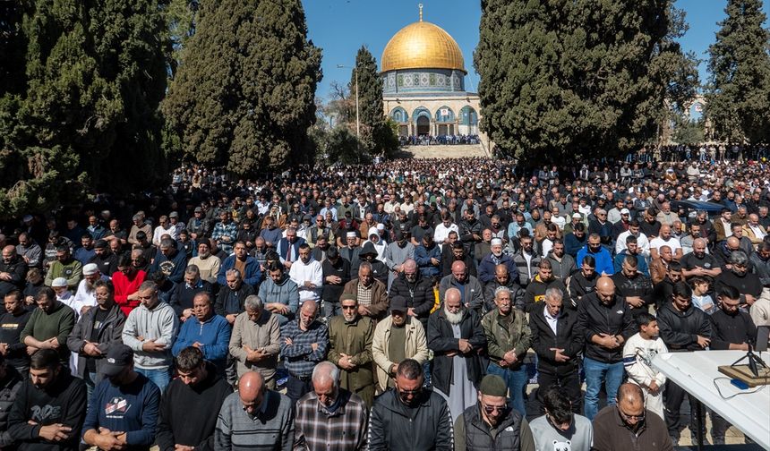 Mescid-i Aksa'da ramazan ayının ilk cuma namazı kılındı