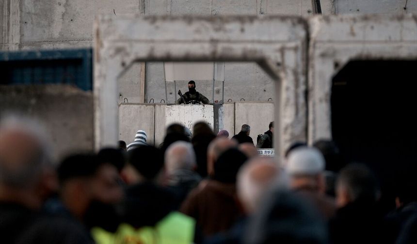 İsrail'in Kudüs ve Mescid-i Aksa'daki kısıtlamaları devam ediyor