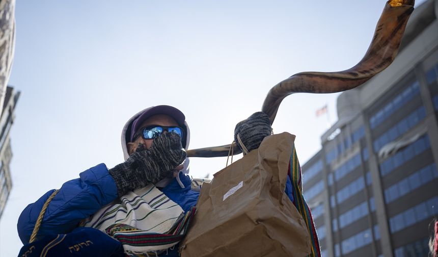 Yahudiler, ICE Genel Merkezi önünde protesto düzenledi