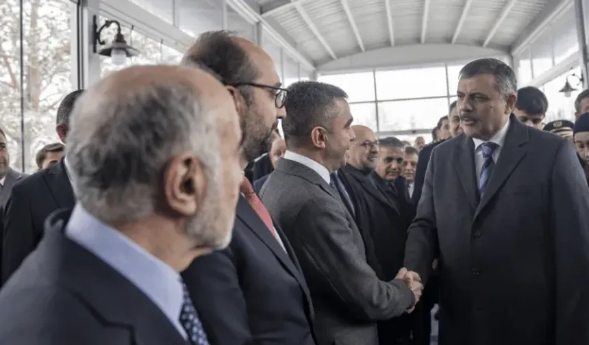 Bakan Çiftçi yeni görevi için Erzurum'dan ayrıldı