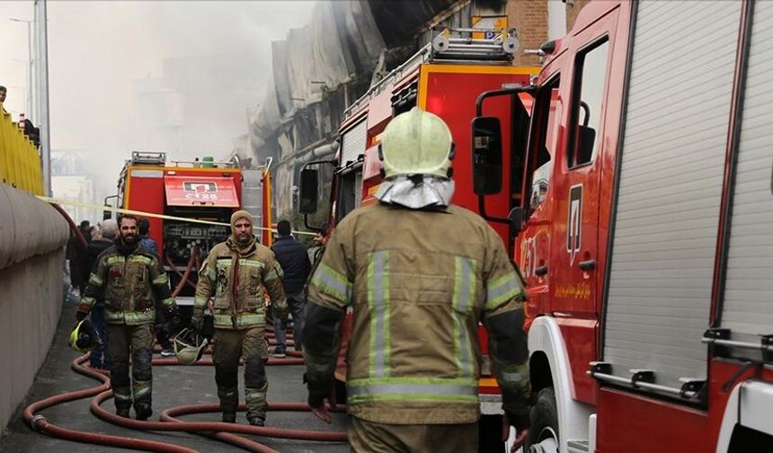 İran'da bir helikopter sebze-meyve haline düştü