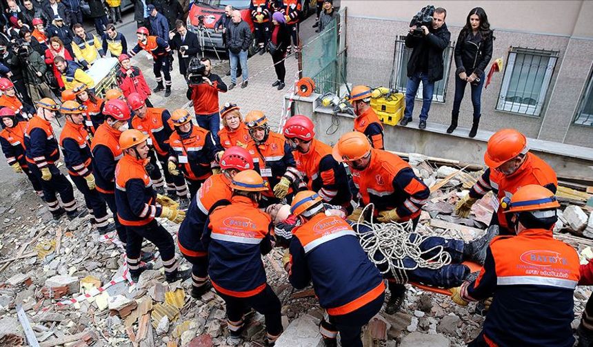Bayrampaşa'da geniş katılımlı deprem tatbikatı
