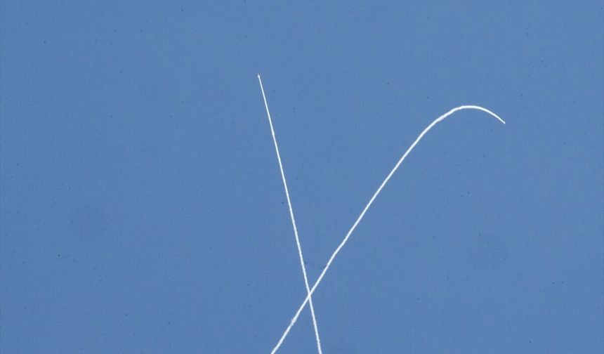 İran'ın İsrail'e fırlattığı füzeler Kudüs semalarında görüntülendi