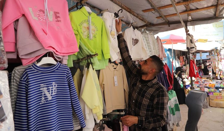 Gazze'de Filistinli yetim çocuklara bayramlık kıyafet yardımı yapıldı