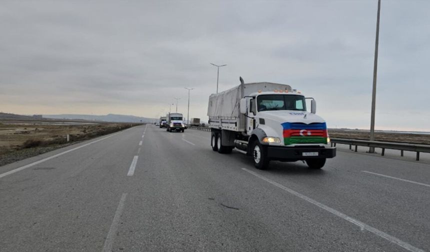Azerbaycan İran'a insani yardım gönderdi