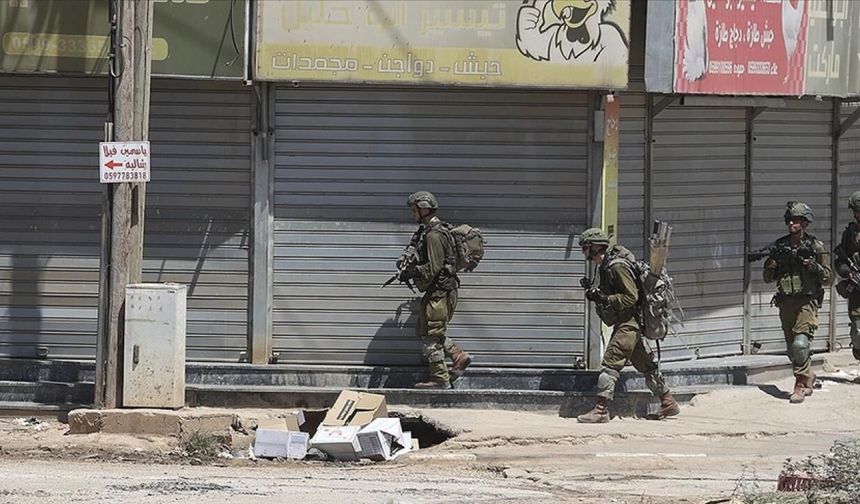 İsrail ordusu Batı Şeria'daki Amari Mülteci Kampı'na baskın düzenledi