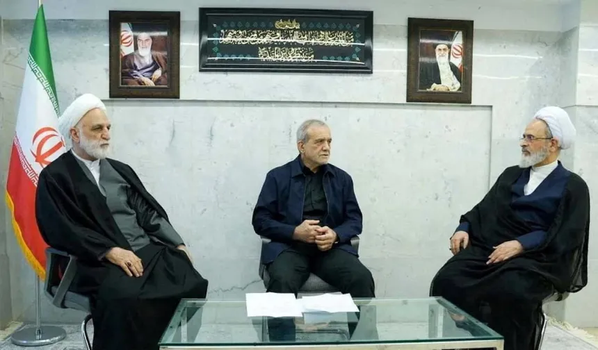 İran'da geçici Liderlik Konseyi, yeni liderin seçilmesi gündemiyle toplandı