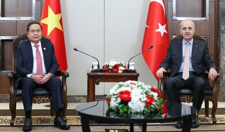 Başkan Kurtulmuş Vietnam Meclis Başkanı Man ile görüştü