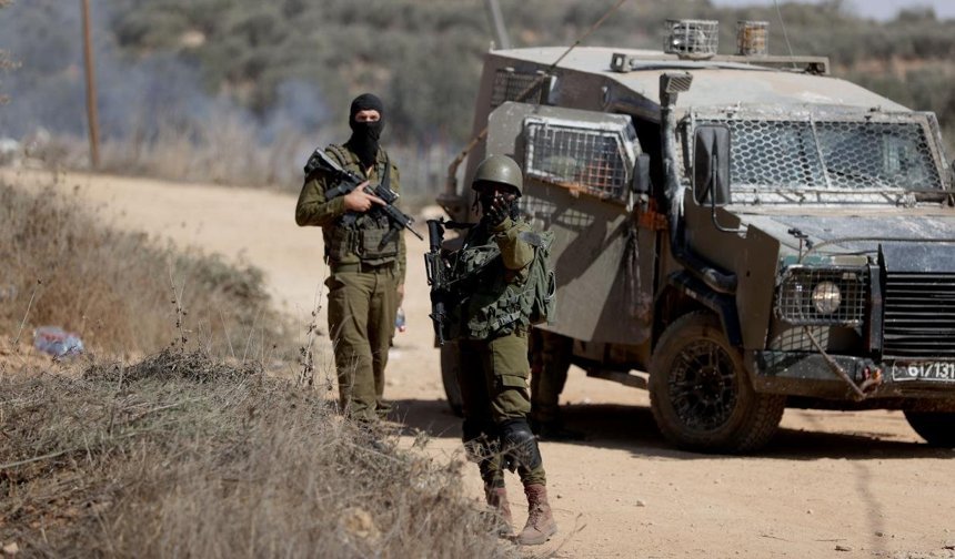 İsrail ordusu, Batı Şeria'da biri kadın 17 Filistinliyi gözaltına aldı