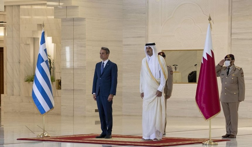 Yunan başbakan, Katar Emiri Şeyh Temim ile bir araya geldi