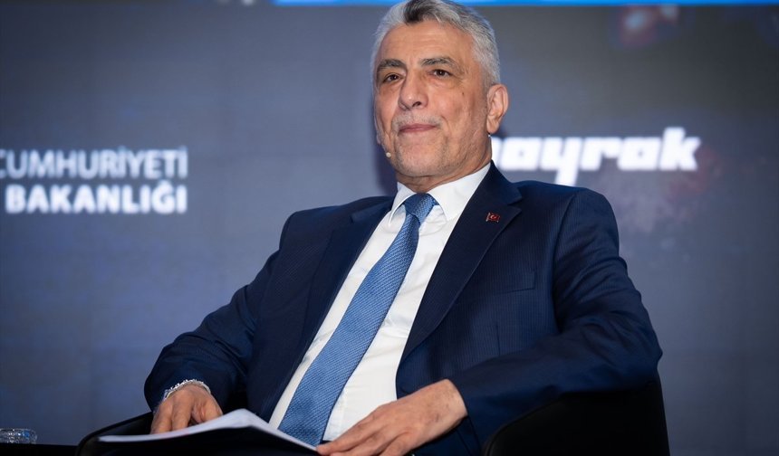 Ticaret Bakanı Bolat, 'Ticarette Türkiye Yüzyılı Zirvesi'nde konuştu