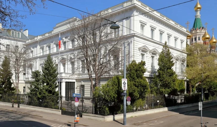 Avusturya casusluk şüphesiyle Rus diplomatları sınır dışı etti