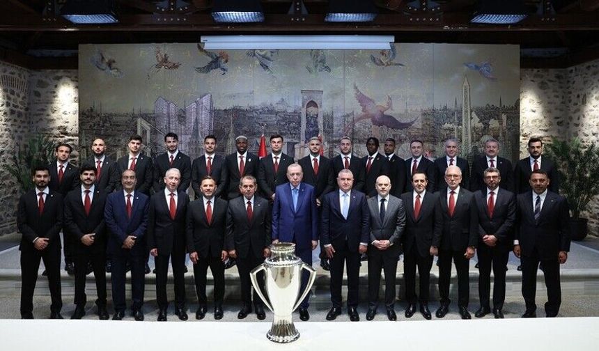 Cumhurbaşkanı Erdoğan Galatasaray Futbol Takımını kabul etti
