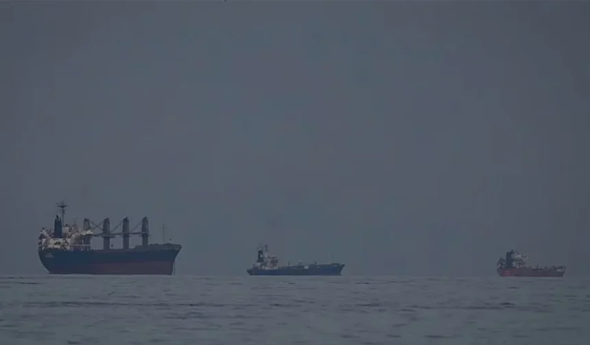 İran: ABD gemilerinin Hürmüz Boğazı'na girmesi engellendi