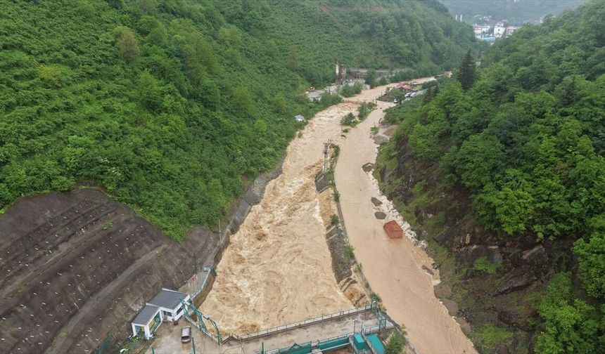 Giresun'da heyelan nedeniyle 22 ev tedbir amacıyla boşaltıldı
