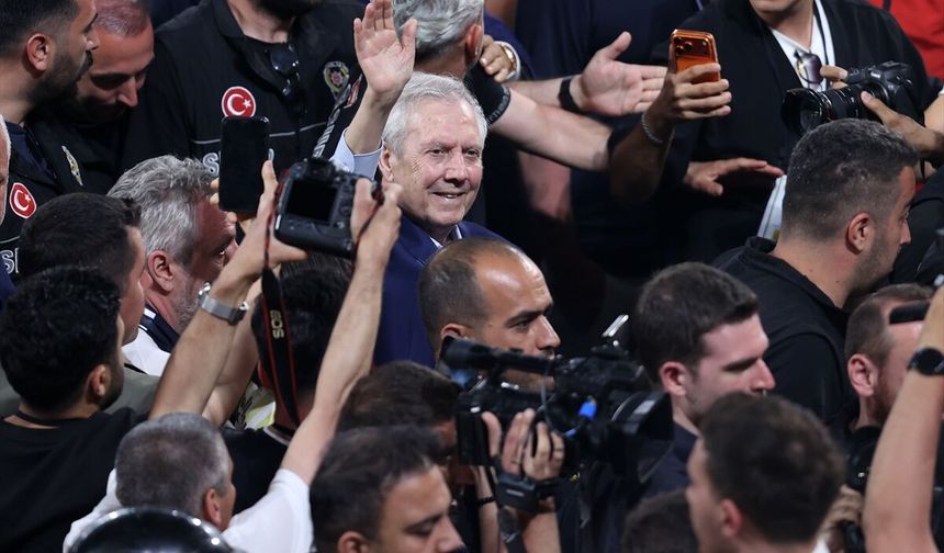Fenerbahçe Başkanı Aziz Yıldırım ve yönetim kurulu üyeleri, mazbatalarını aldı