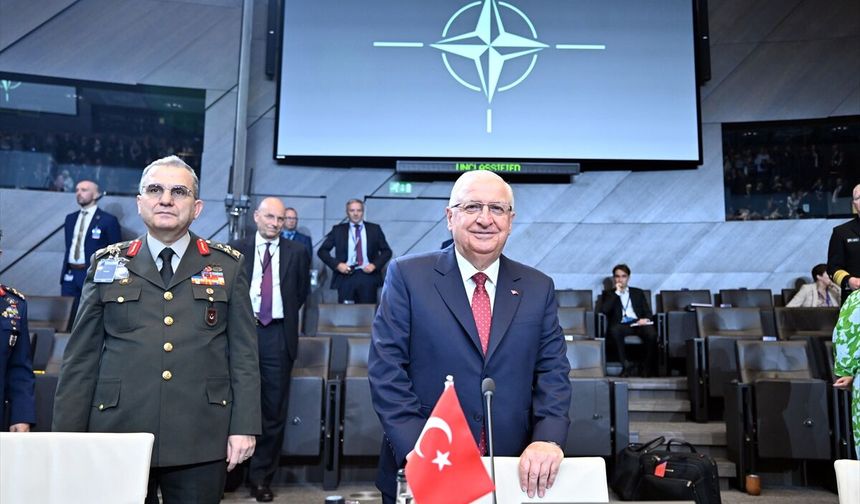 Bakan Güler, NATO Savunma Bakanları Toplantısı kapsamındaki oturuma katıldı