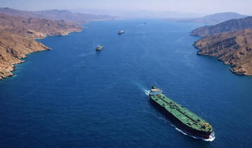 ABD, İran petrolünün satışına geçici olarak izin verdi