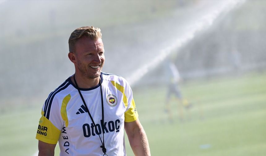 Fenerbahçe'de yardımcı antrenör Dirk Kuyt, basın mensuplarıyla buluştu