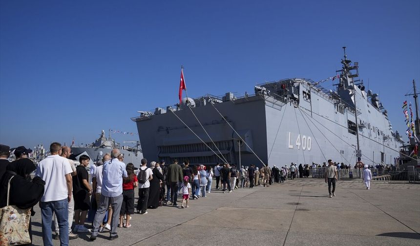 SAT ve SAS komandoları TEKNOFEST Mavi Vatan'da gösteri gerçekleştirdi