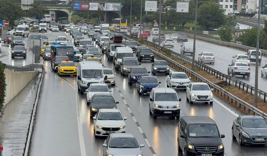 İstanbul'da sabah saatlerinde trafik yoğunluğu arttı