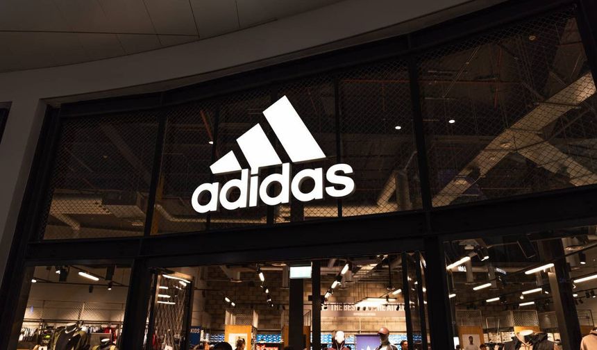 Adidas genel açıklama yerine bölgesel hesabından özür paylaşımı yaptı