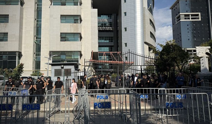 Mersin'deki yolsuzluk soruşturmasında Vahap Seçer ve 2 belediye başkanı dahil 34 zanlı tutuklandı