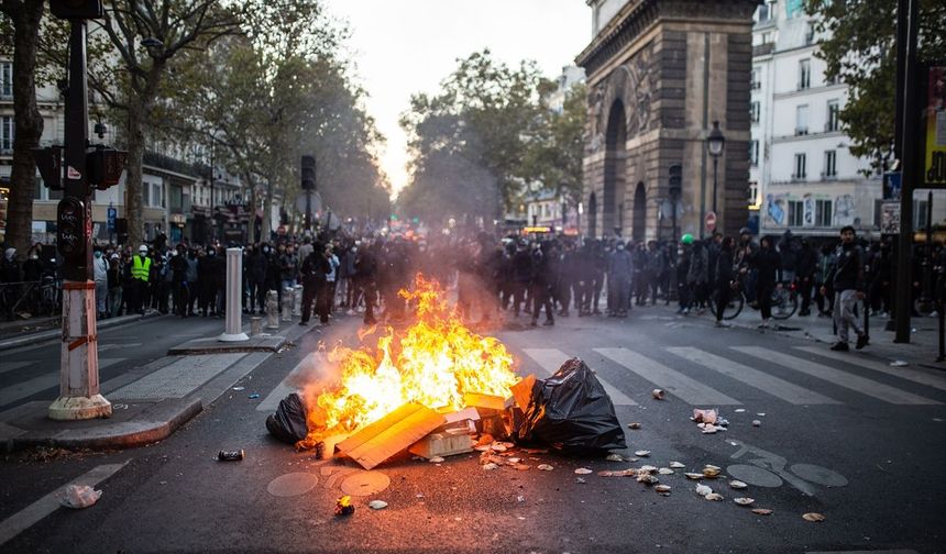 Paris'te dünkü şiddet ve yağma olaylarında 351 kişi gözaltına alındı