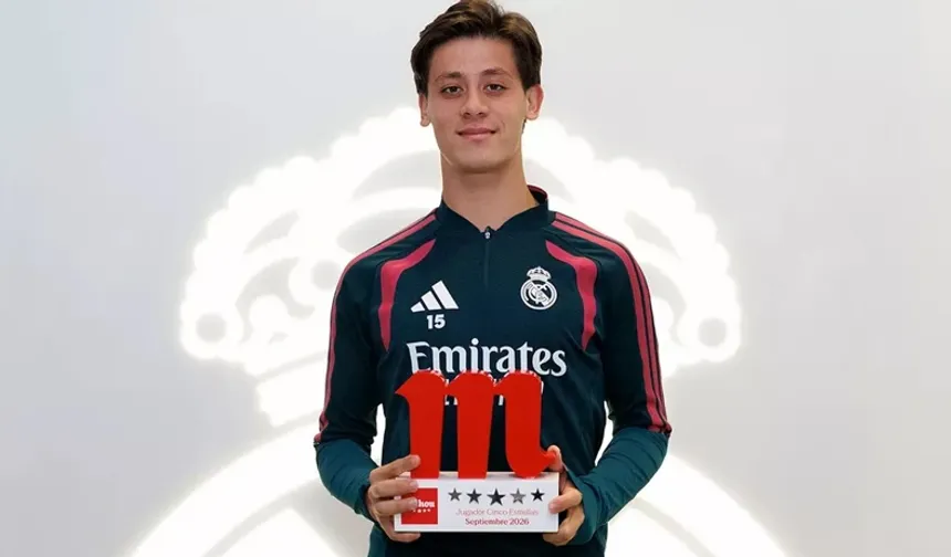 Real Madrid'de eylül ayının oyuncusu seçilen Arda Güler, ödülünü aldı