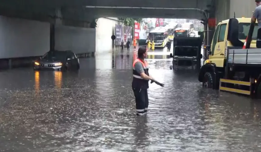 İstanbul'da sağanak hayatı olumsuz etkiledi