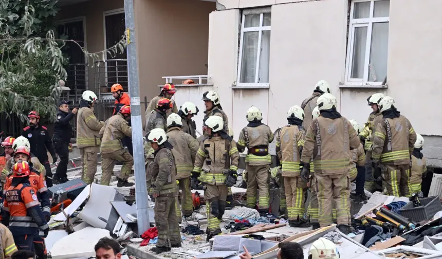 Maltepe'de kısmi olarak çöken 7 katlı binanın enkazından 5 kişi kurtarıldı