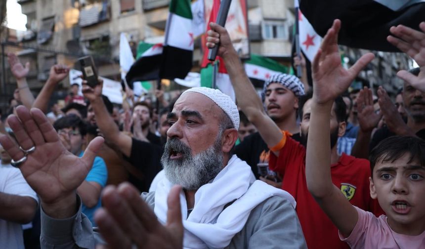 Suriye'nin çeşitli kentlerinde İsrail'in devam eden saldırıları ve ihlalleri protesto edildi