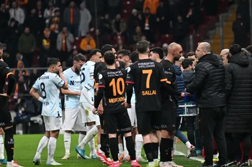 Adana Demirspor, Galatasaray maçında sahadan çekilme kararı aldı