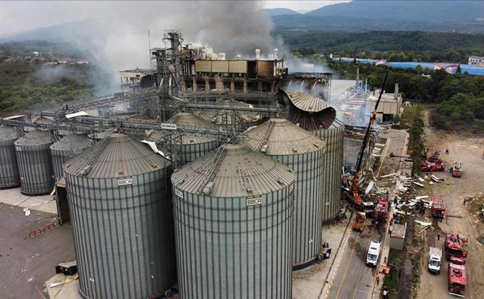 Sakarya'daki makarna fabrikasında meydana gelen patlamada 30 kişi yaralandı