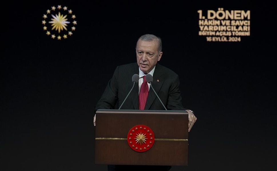 Cumhurbaşkanı Erdoğan, sosyal medya platformlarının giderek büyük bir operasyon aracı haline geldiğini ifade etti